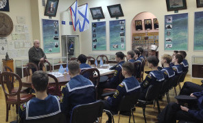 Экскурсии первокурсников МЦОО ИМА в музей Историко-просветительского комплекса по истории академии и морского флота ГУМРФ продолжаются