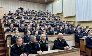 Курс на закон: в Институте «Морская академия» состоялось обсуждение проблем мошенничества, терроризма и незаконного наркооборота