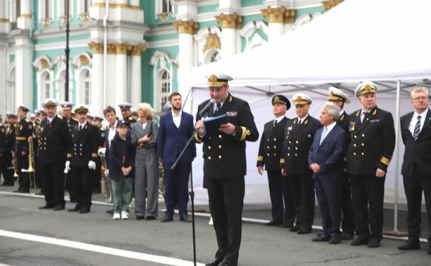 Впервые в истории Макаровки: посвящение в курсанты прошло на Дворцовой площади Санкт-Петербурга