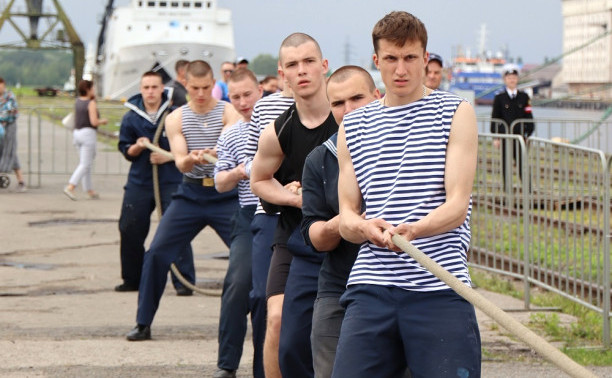 Практиканты «Мира» в Калининграде соревновались с курсантами парусника «Седов» и присоединились к морскому фестивалю