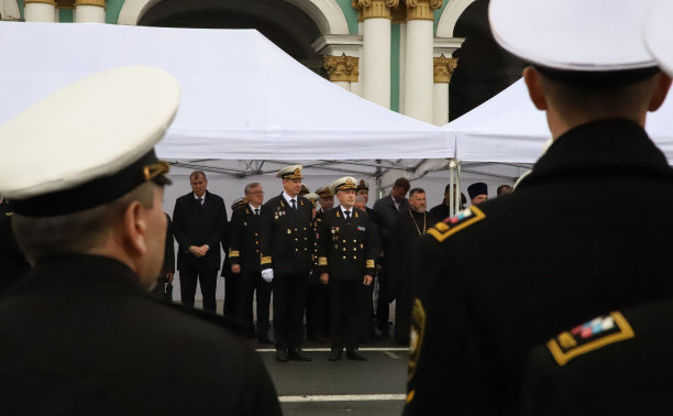 На Дворцовой площади Петербурга состоялось посвящение в курсанты ГУМРФ имени адмирала С.О. Макарова