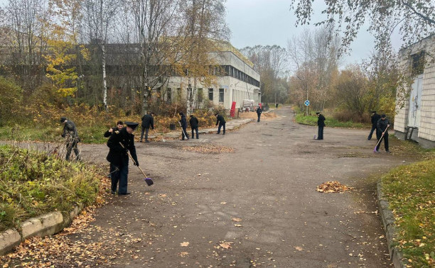 День благоустройства в Учебном городке №4  и подшефном детском саду №2 поселка Стрельна