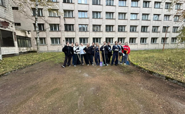 День благоустройства в Учебном городке №4  и подшефном детском саду №2 поселка Стрельна