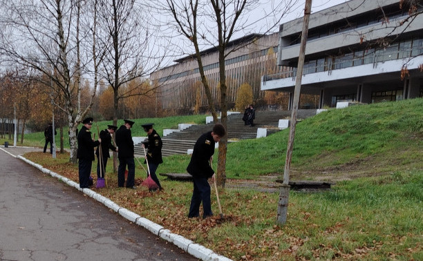 День благоустройства в Учебном городке №4  и подшефном детском саду №2 поселка Стрельна
