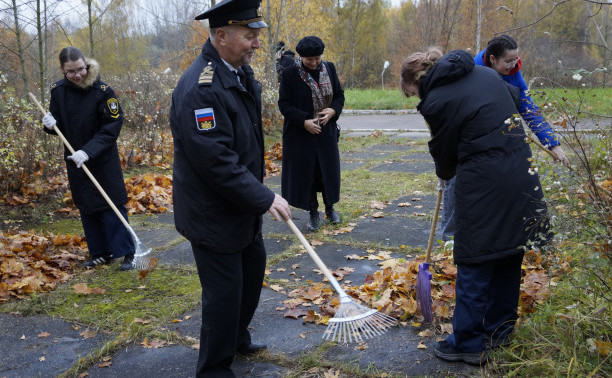 День благоустройства в Учебном городке №4  и подшефном детском саду №2 поселка Стрельна