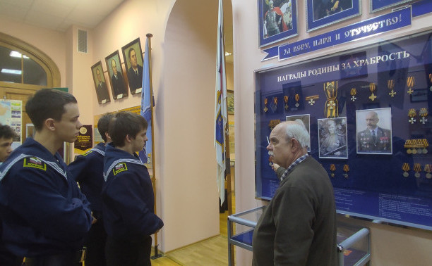 Экскурсии первокурсников МЦОО ИМА в музей Историко-просветительского комплекса по истории академии и морского флота ГУМРФ продолжаются