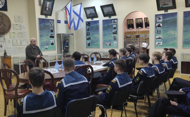Экскурсии первокурсников МЦОО ИМА в музей Историко-просветительского комплекса по истории академии и морского флота ГУМРФ продолжаются