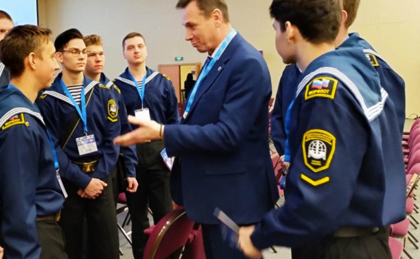 Курсанты морского центра общеинженерного образования Института «Морская академия» - участники деловой программы форума «Арктика: настоящее и будущее»