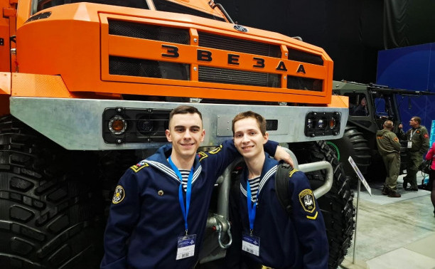 Курсанты морского центра общеинженерного образования Института «Морская академия» - участники деловой программы форума «Арктика: настоящее и будущее»