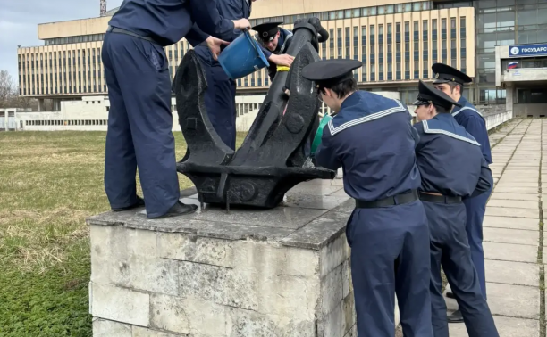 День благоустройства в Учебном городке №4  и подшефном детском саду №2 поселка Стрельна