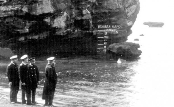 На фото – Адмирал С.О.Макаров на мысе Крильон, 1894г (ист.сайт drive2ru)