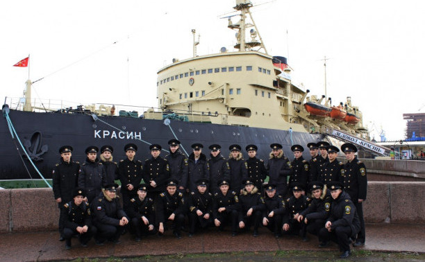 Курсанты ОИФ посетили легендарный ледокол «Красин»