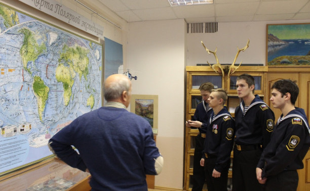 Макаровцы посетили музей Полярной Морской Геологоразведочной Экспедиции