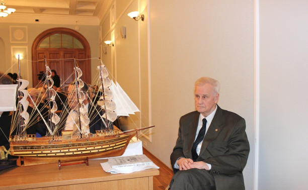 70 лет профессор Анатолий Сазонов трудится во славу «Макаровки» и отечественного флота