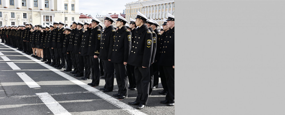 На Дворцовой площади Петербурга состоялось посвящение в курсанты ГУМРФ имени адмирала С.О. Макарова